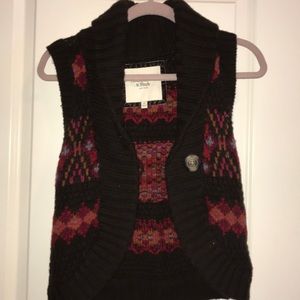 Knit vest with button. OFFERS WELCOME